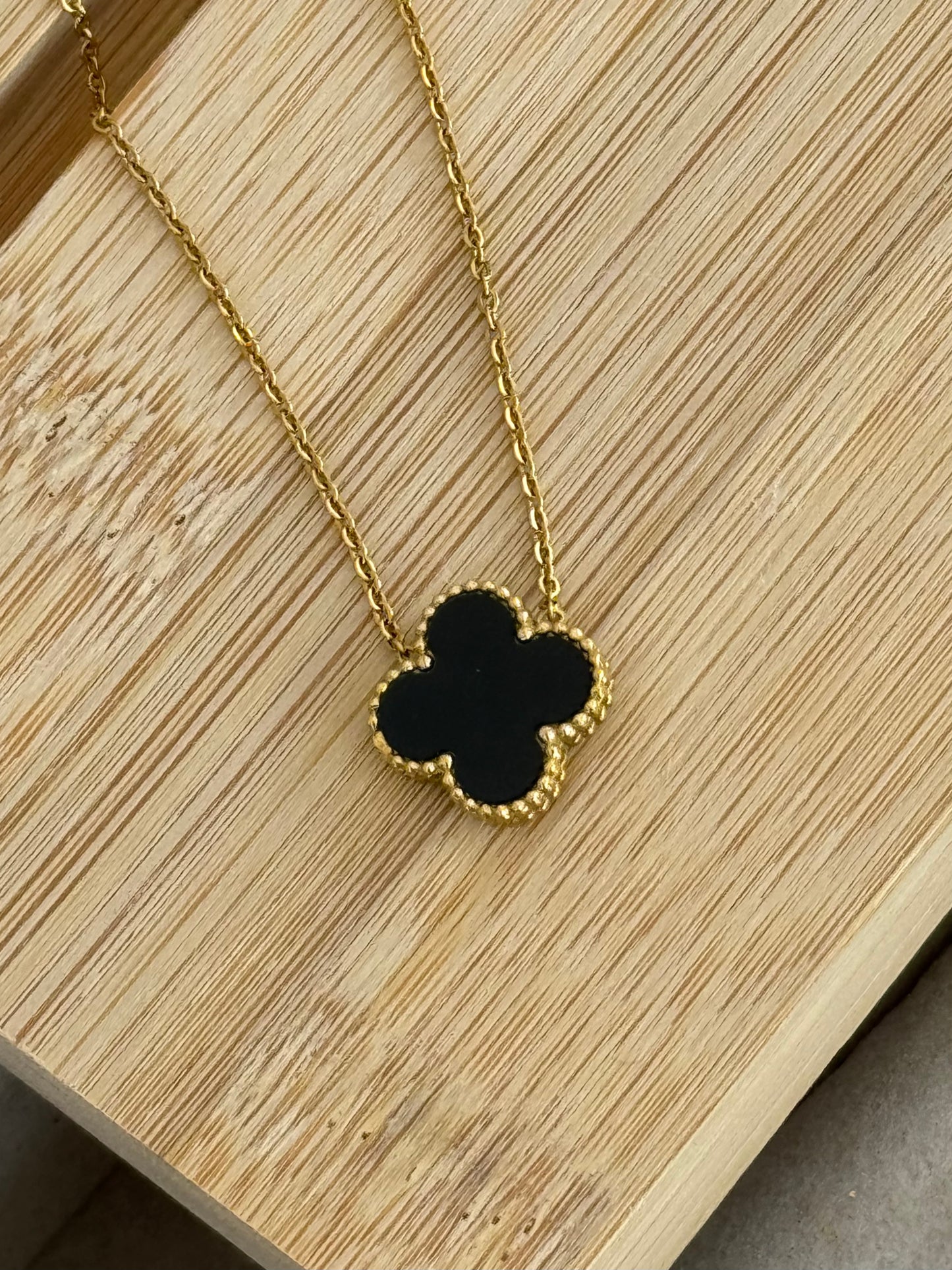 Trébol Necklace